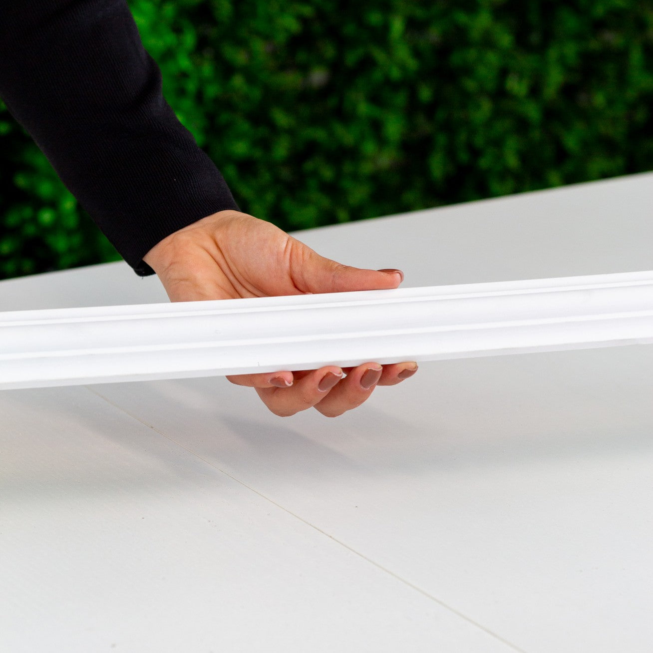 Friso boiserie branco médio com relevo central - 1,2 m