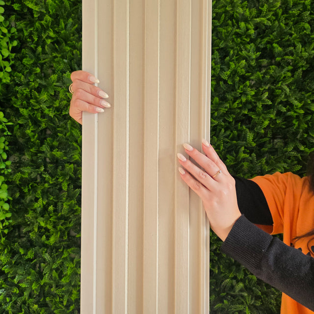 Painel ripado - ripa larga baixa - castanho madeira 2,49m