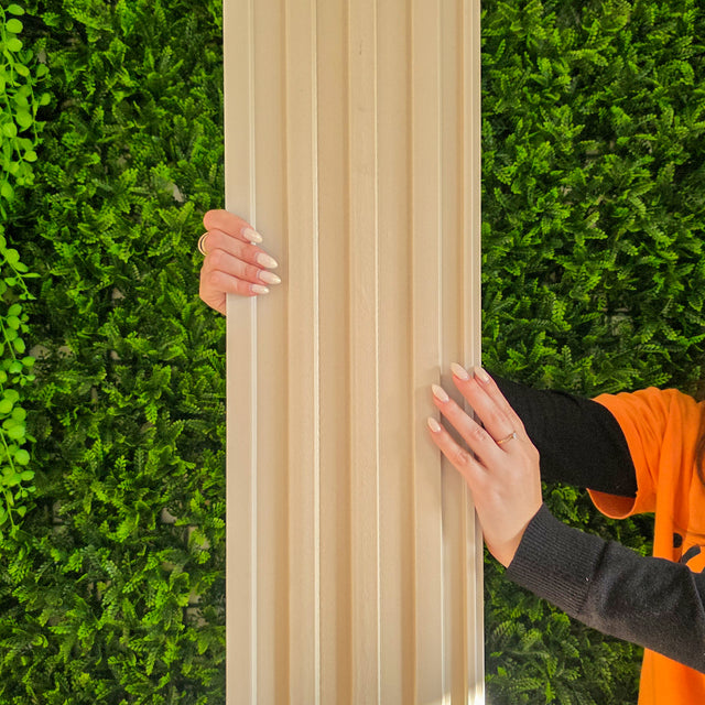 Painel ripado - ripa larga baixa - castanho claro madeira 2,49m