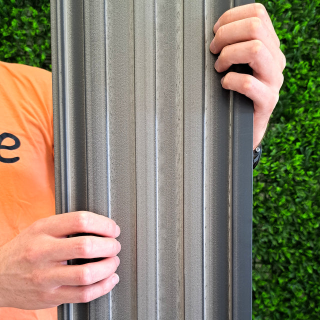 Painel ripado - ripa larga baixa - pedra/bronze 2,49m