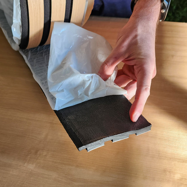 Painel ripado em rolo autoadesivo - preto/castanho claro