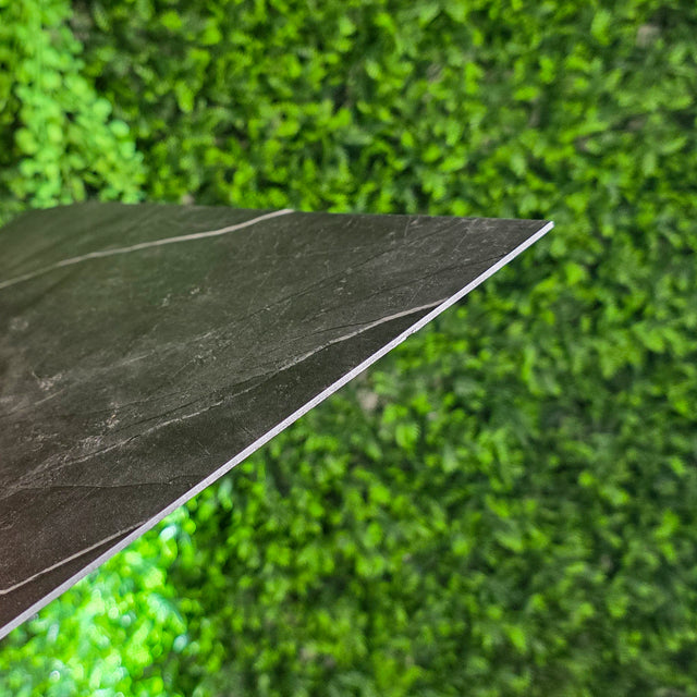 Revestimento vinílico chão e parede LVT dry back mármore preto