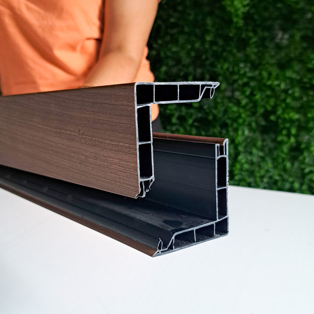 Divisória de ambiente PVC padrão Madeira Nogueira 7cmx7cm com 2,8 metros