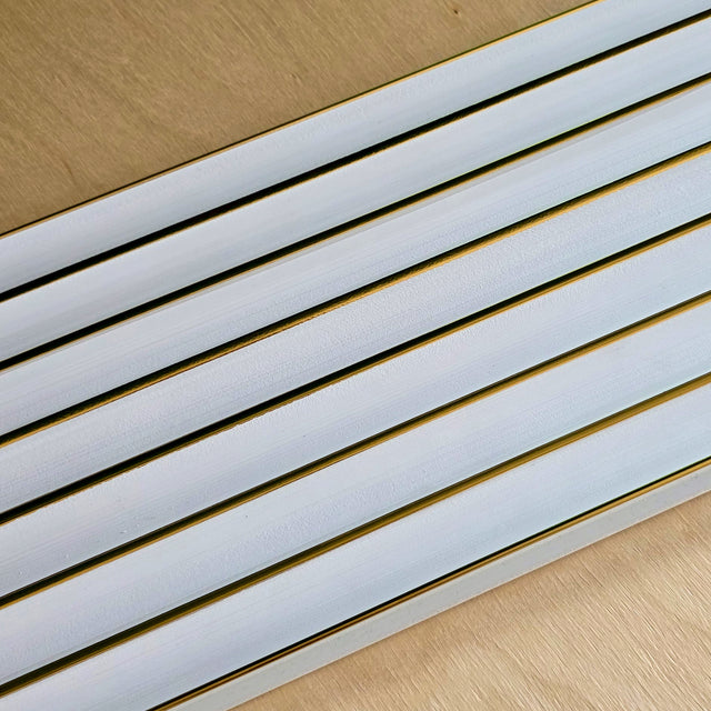 Painel ripado - Côncavo - Branco/Dourado 2,49m