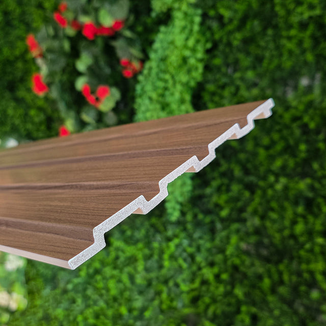 Painel ripado - ripa larga baixa - castanho madeira 2,49m