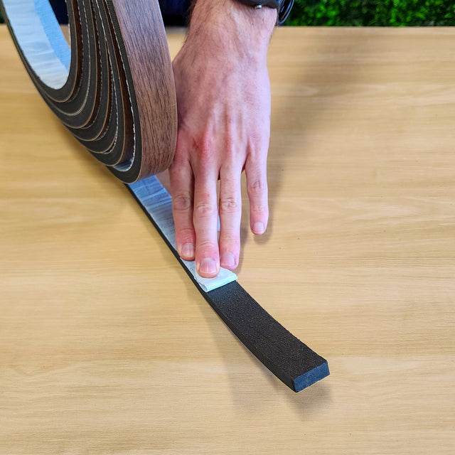 Ripa de acabamento para painel ripado autoadesivo - preto/castanho