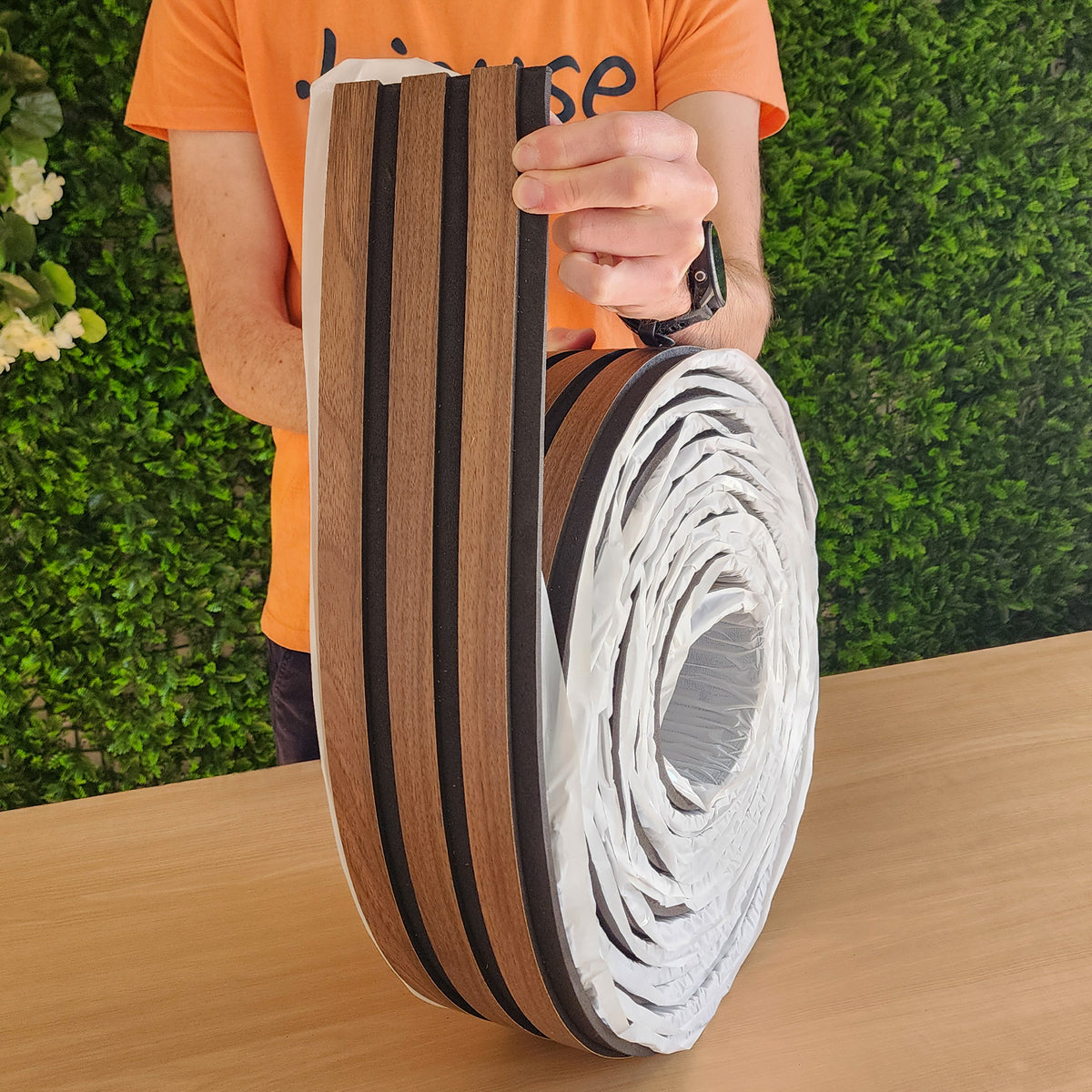 rolo autoadesivo ripado preto/castanho para decoração de paredes ou móveis, revestimento ripado adesivo para decoração moderna