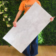 revestimento LVT de chão e parede estilo cinzento ou cimento queimado